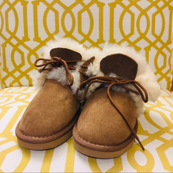 UGG Australia Kids Chestnut Boots - Picture 2 of 10